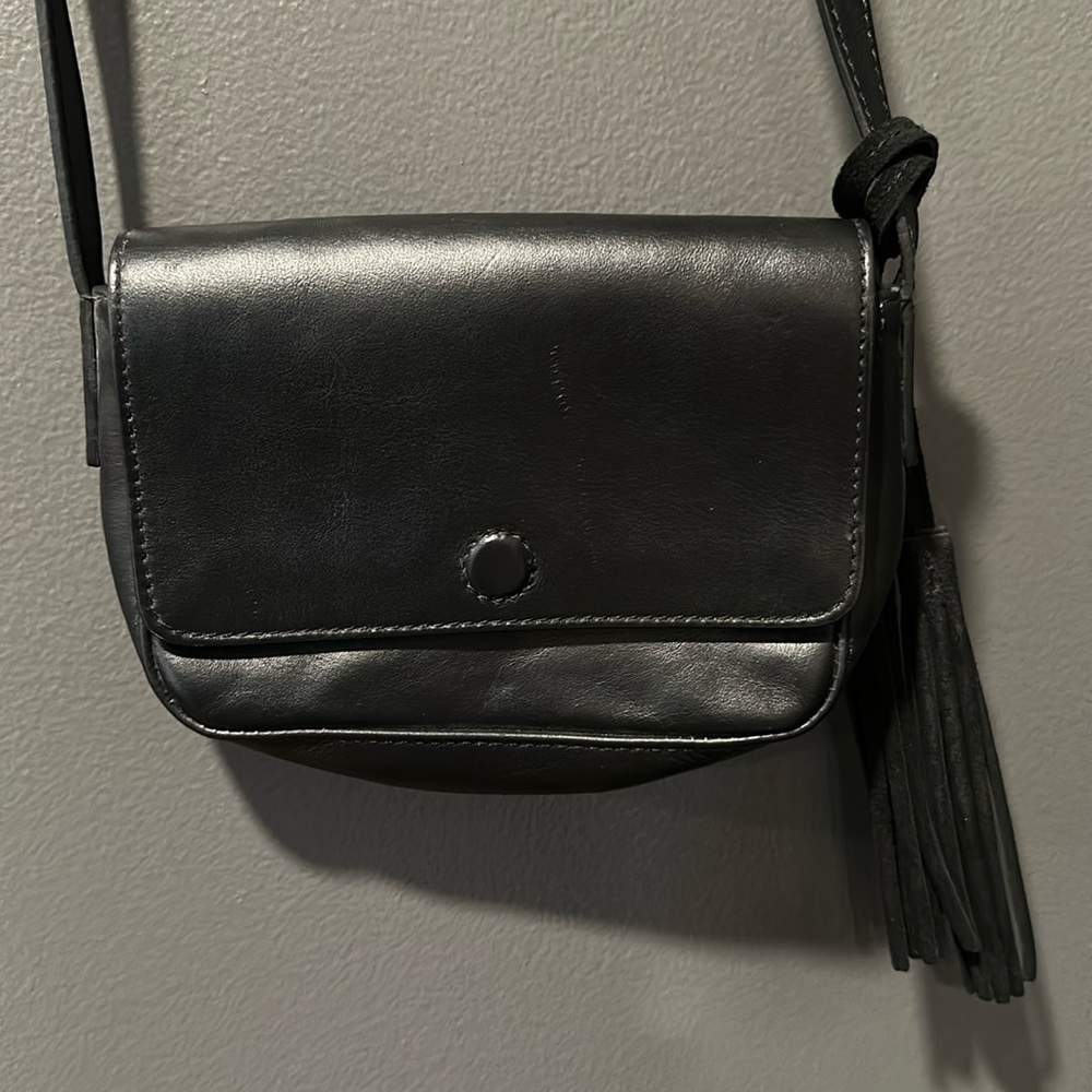 American Eagle - The Wander Collection - Small Black Shoulder Bag - 100% Leather